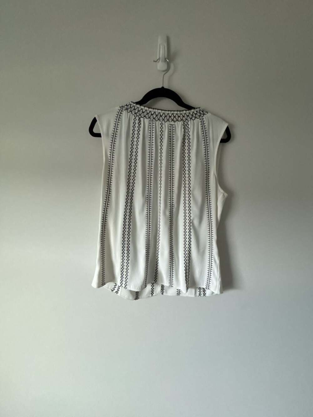 White House Black Market Black and White Geometric Embroidered Sleeveless Tank T